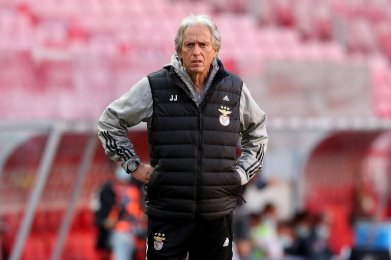 Jorge Jesus critica Seferovic:’ está numa fase em que precisa de 3/4 chances para marcar’
