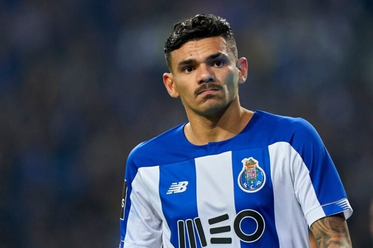 Tiquinho Soares faz publicação misteriosa e torcida do Porto pede a sua contratação