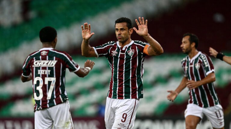 Fluminense vira contra Santa Fe e deixa River para trás