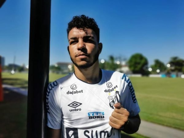 Santos acerta com Moraes, na posição mais carente do elenco