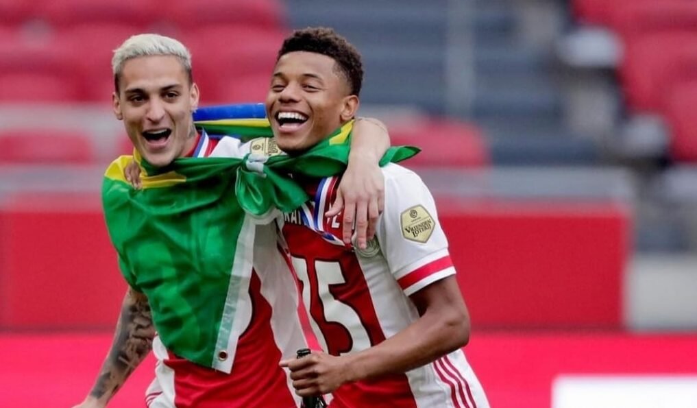 Com Ajax, David Neres é campeão do Holandês