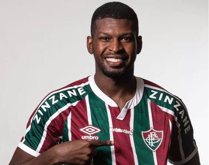 Vitória está de olho em zagueiro do Fluminense; confira