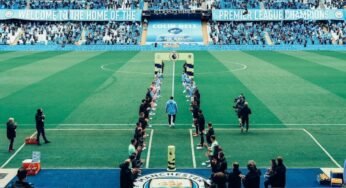 Aguero marca, City vence na volta dos torcedores ao estádio e levanta a taça da Premier League