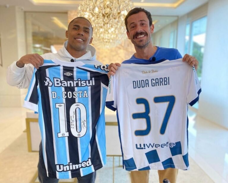 Douglas Costa explica o motivo para escolher a camisa 10