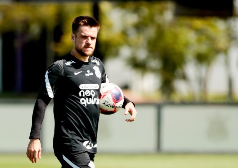 Ramiro desconversa sobre saída do Corinthians para o Oriente Médio