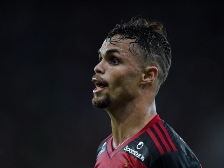 Voando! Michael é o líder de assistências do Flamengo na temporada