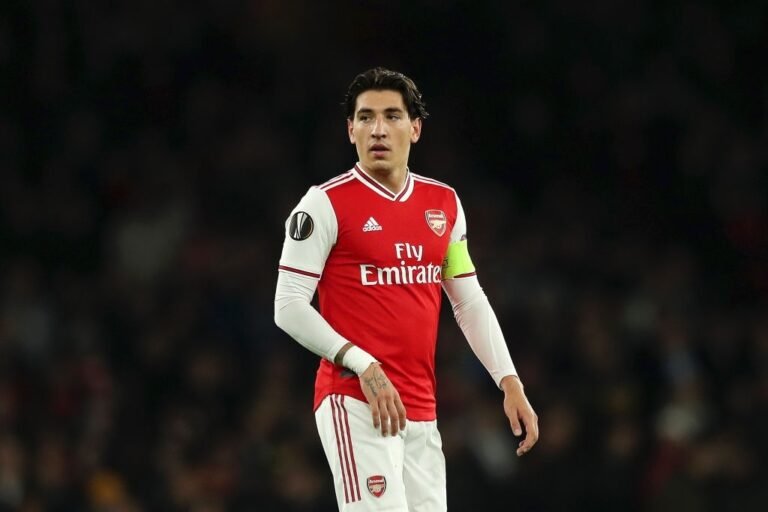 Bellerín deve assinar com o PSG e Arsenal já procura um substituto