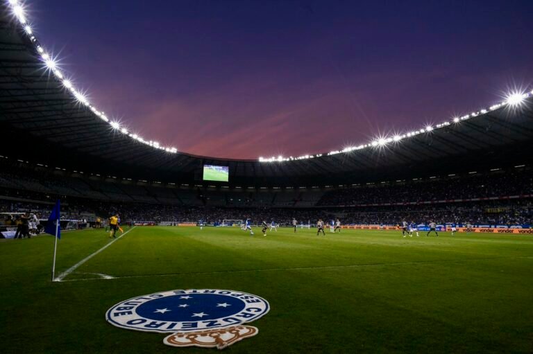 Investidores querem transformar o Cruzeiro em clube-empresa