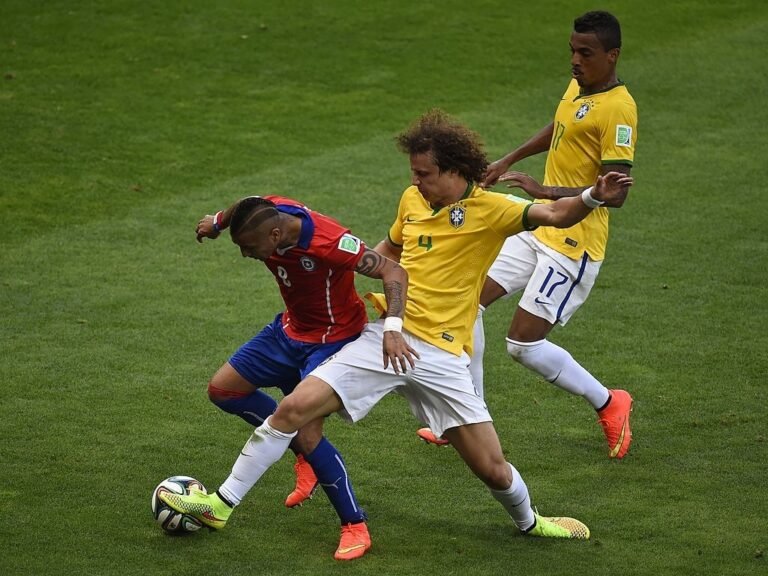 Marcos Braz descarta as contratações de Arturo Vidal e David Luiz no Flamengo