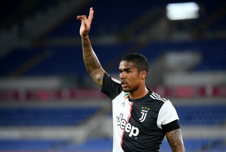 Douglas Costa recusou oferta milionária da MLS para retornar ao Grêmio