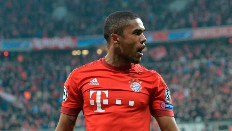 Douglas Costa pode demorar pra chegar ao Grêmio, diz jornalista