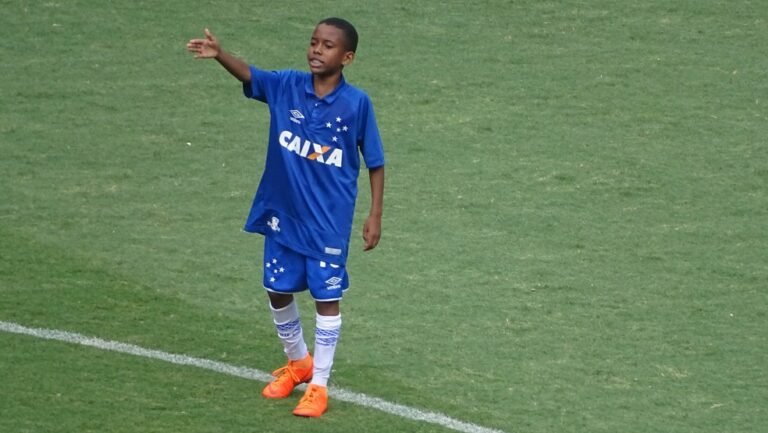 Promessa da base gera briga entre Palmeiras e Cruzeiro; entenda