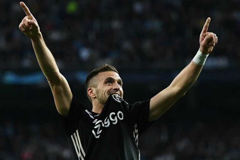 Atacante do Ajax explica negativa a proposta do Barcelona