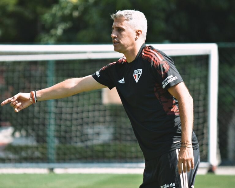 São Paulo volta aos treinos com Dani Alves, Eder e Luciano ainda lesionados