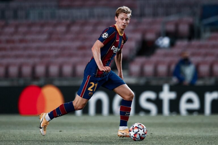 Frenkie de Jong defende continuidade de Koeman no Barcelona