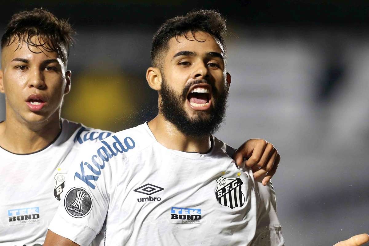 Felipe Jonatan aceita proposta do Internacional e pode deixar o Santos