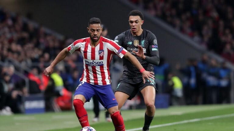 Renan Lodi recebe sondagem do Lyon