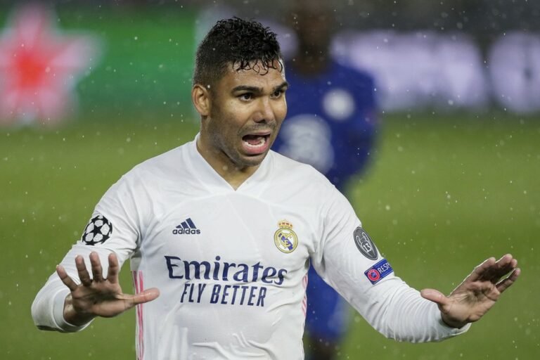 Casemiro é exaltado por desempenho na temporada: ‘Ainda é o único titular que não tem um substituto claro’