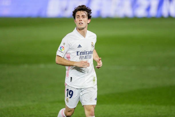 Real Madrid decide o futuro de lateral-direito