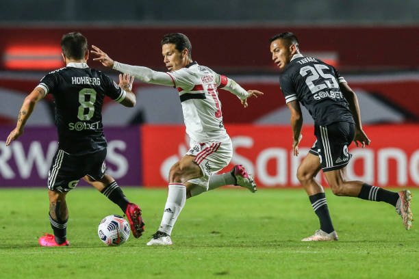 Hernanes é titular pela primeira vez com Crespo e mira retomada no São Paulo