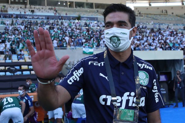 Empresário de Abel comenta sobre o futuro e as propostas que o técnico recebeu; confira