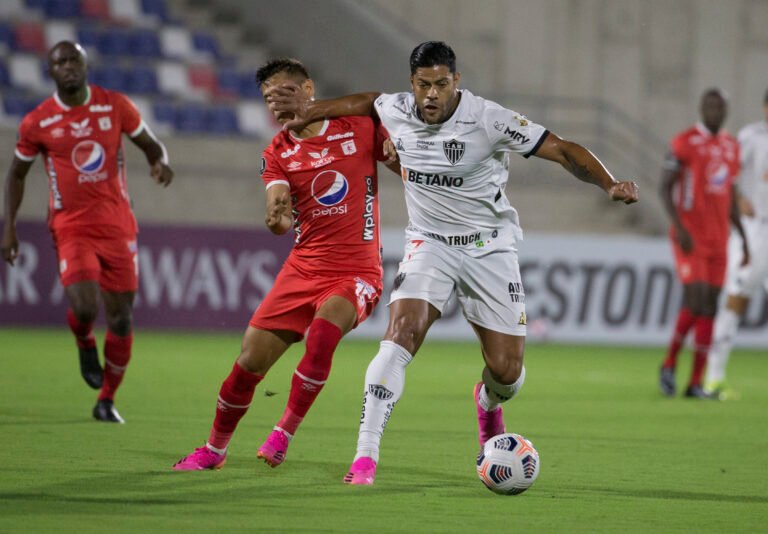 Devido a protestos na Colômbia, jogo do Atlético é paralisado e pode ser adiado