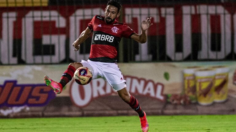 Isla é convocado para a Seleção Chilena e desfalca o Flamengo