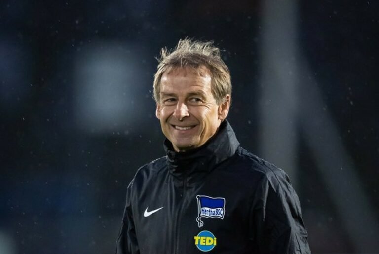 Klinsmann demonstra interesse em assumir o Tottenham