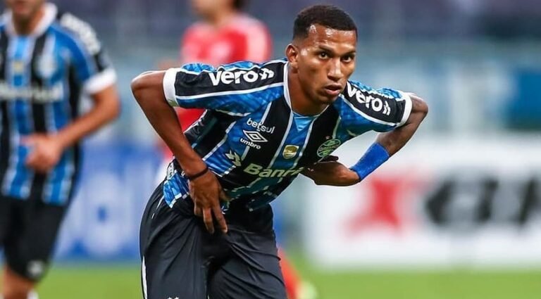 Santos tem interesse em Léo Chú, do Grêmio