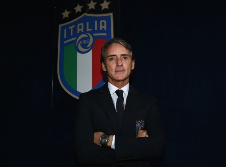 Itália renova com Mancini até 2026