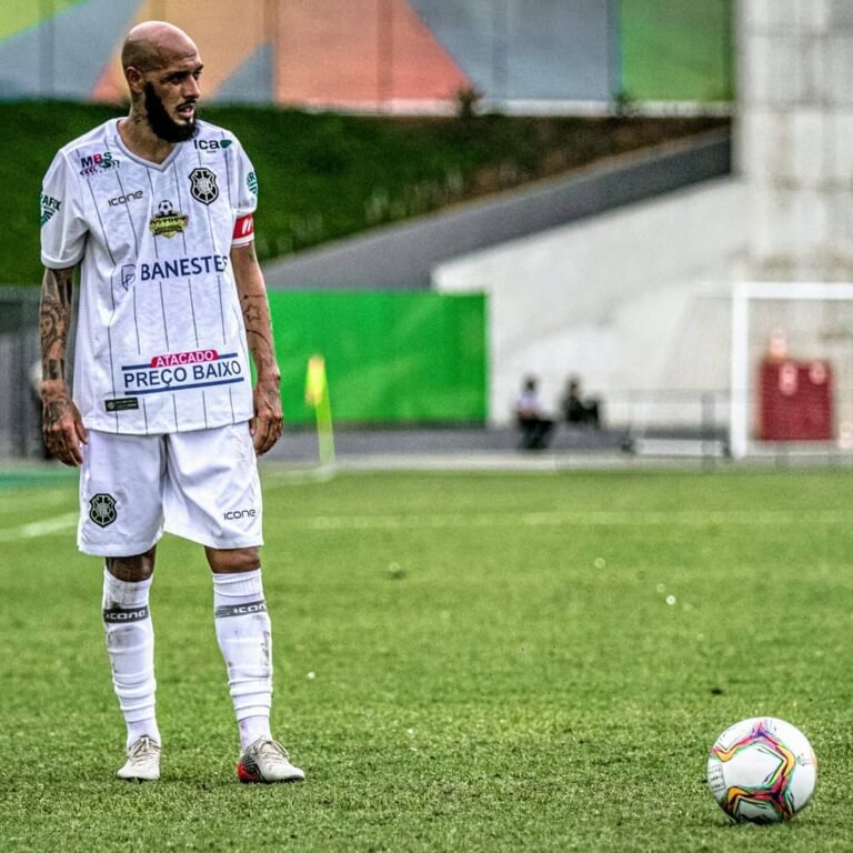 Ex-Flamengo e Santos, Paulinho fala sobre momento positivo