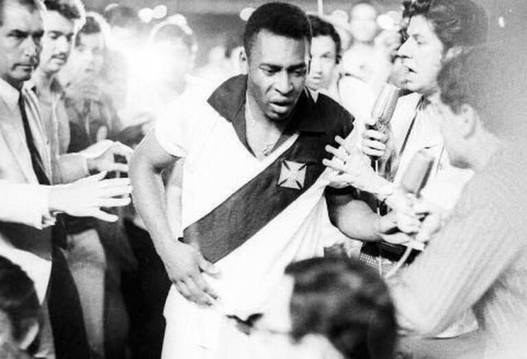 Vasco oferece título de sócio honorário a Pelé: “Não foi vascaíno apenas na infância, ainda é vascaíno”