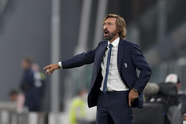 Juventus decide manter Pirlo no cargo de treinador