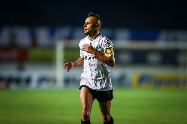 Rafinha, Ferreira e Luiz Fernando estão em isolamento com suspeita de Covid-19