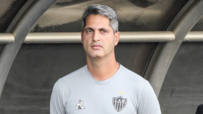 Confiança anuncia Rodrigo Santana como treinador para a Série B