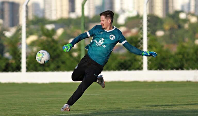 Tadeu destaca preparação do Goiás antes de estreia na Série B