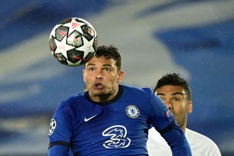 Chelsea renova com Thiago Silva