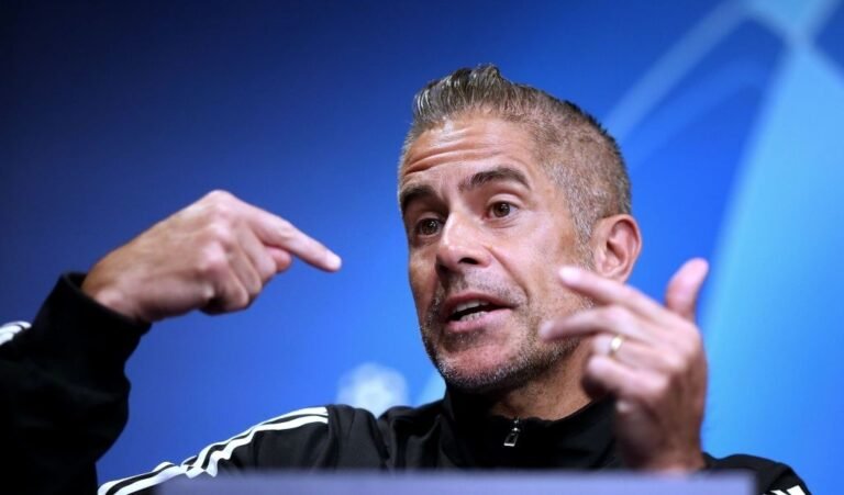 Sylvinho é anunciado como novo treinador do Corinthians