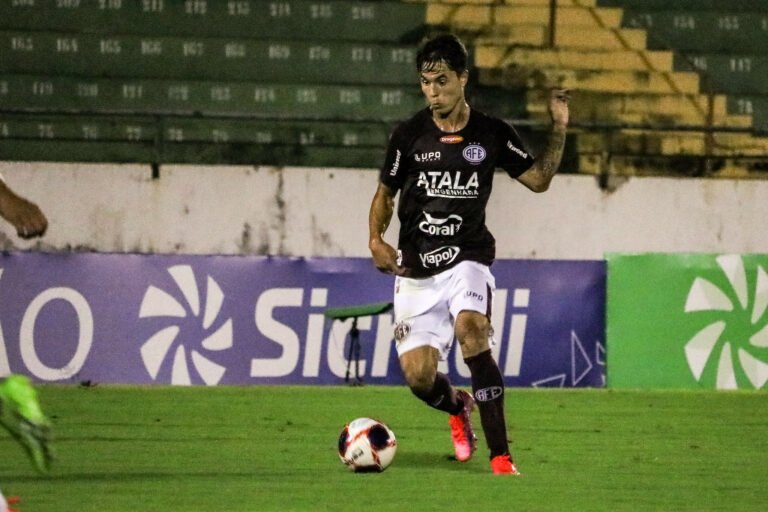 REFORÇO CHEGANDO – Peixe próximo de anunciar Vinícius Zanocelo