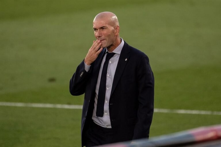 Zidane elogia equipe do Real Madrid e não desiste de La Liga: “Vamos dar tudo”