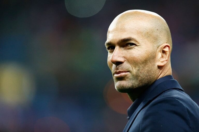 Jogadores do Real Madrid pedem a Zidane para ficar