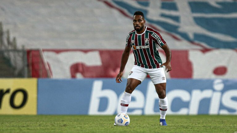 Diretoria do Fluminense só libera Luccas Claro por uma proposta “irrecusável”