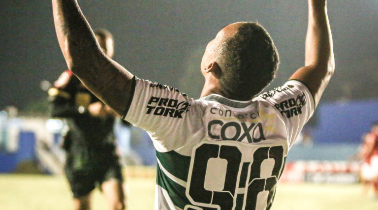 Com gol de Igor Paixão, Coritiba bate o Vila Nova e volta a vencer após quatro jogos