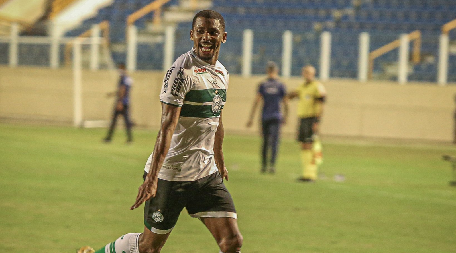 Coritiba bate o Confiança fora de casa e conquista a quarta vitória seguida