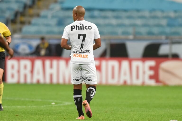 Após 8 meses, Sánchez ‘reestreia’ em alto nível no Santos; veja os números