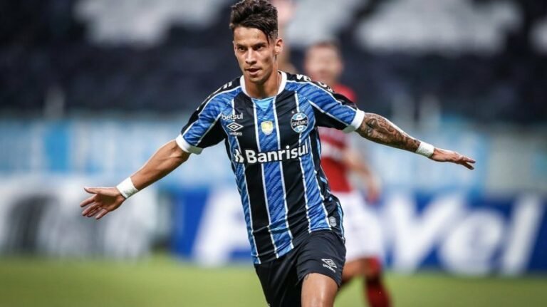 Grêmio encaminha renovação de Ferreirinha