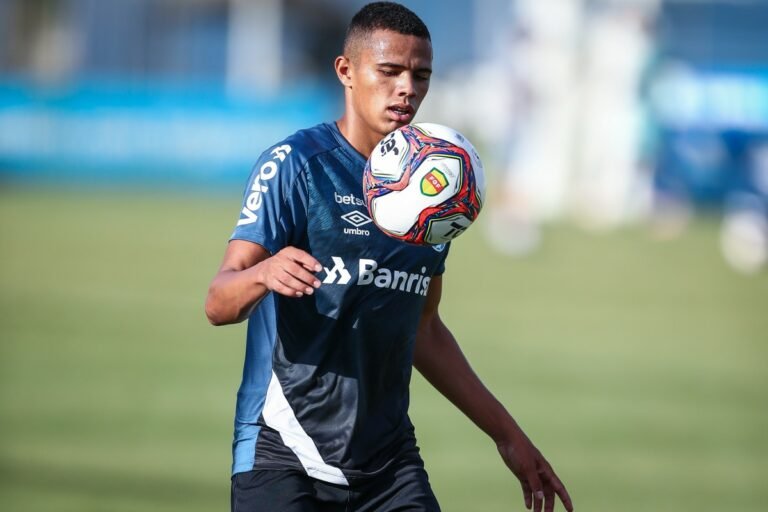 Vanderson entra na mira da Juventus