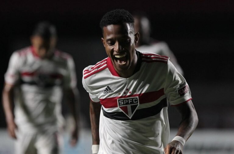 Agora no Atlético-MG, Tchê Tchê rendeu dívida milionária ao São Paulo