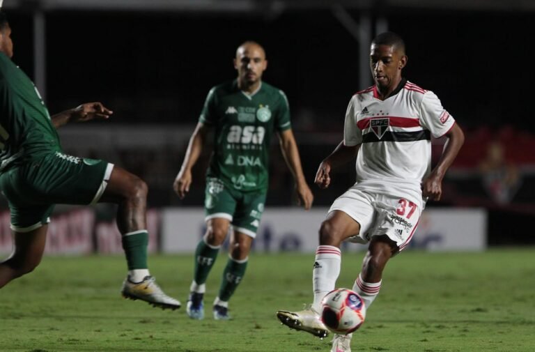 Com desfalques, jovem Talles Costa é opção para meio-campo do São Paulo