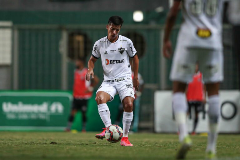 Jogador do Atlético será titular diante a seleção brasileira